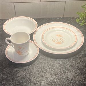 1 Place setting Peach Floral Corelle by Corningware Dinnerware Set. Retired 5pc